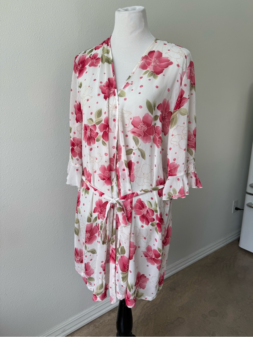 Expressions Pink Floral White Tie-Waist Robe